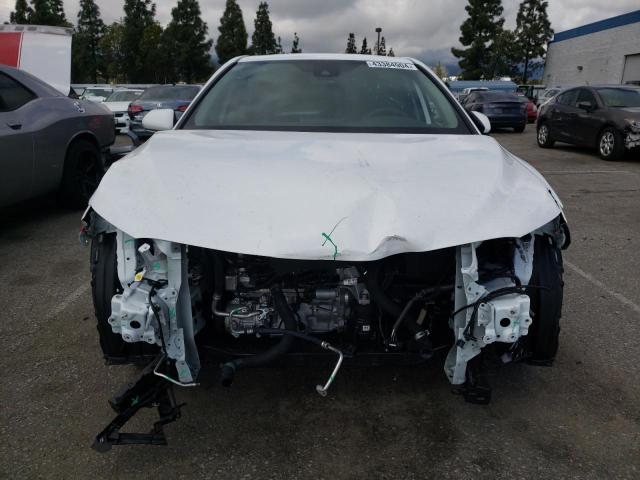 4T1G11AK5RU878798 - 2024 TOYOTA CAMRY SE NIGHT SHADE WHITE photo 5