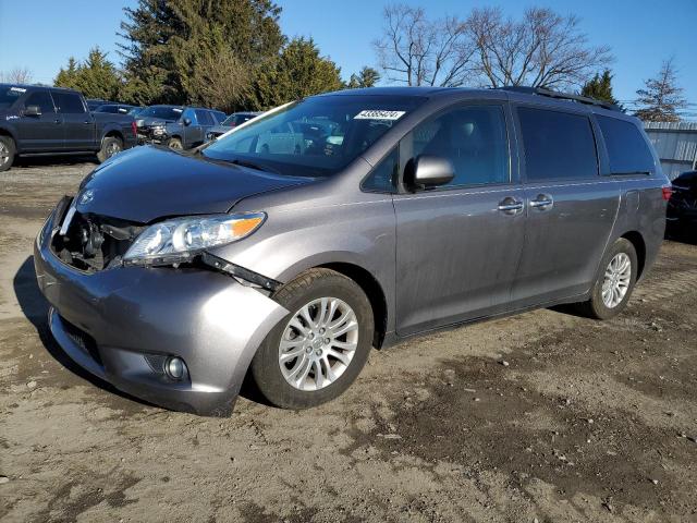 5TDYK3DC1FS658581 - 2015 TOYOTA SIENNA XLE GRAY photo 1