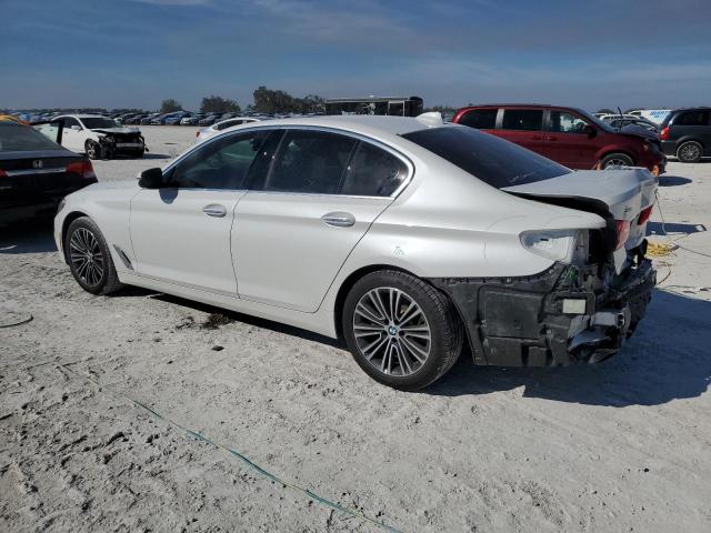 WBAJE7C55JWC56901 - 2018 BMW 540 XI WHITE photo 2