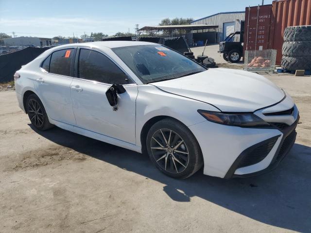 4T1T11AK2RU878286 - 2024 TOYOTA CAMRY SE NIGHT SHADE WHITE photo 4