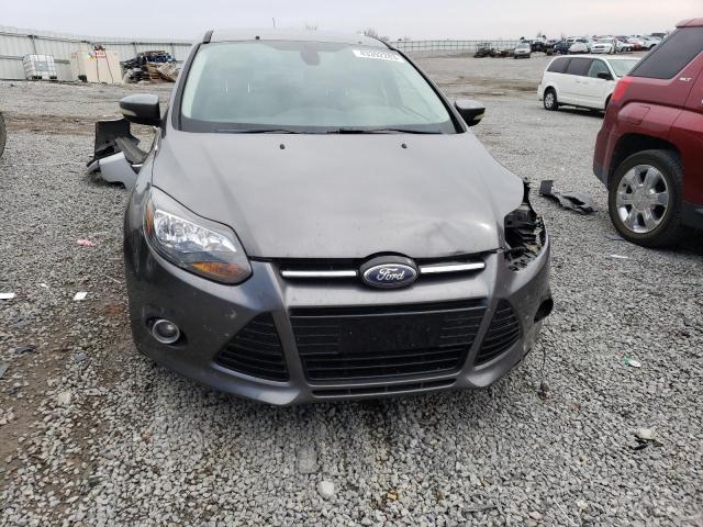 1FAHP3J20CL382314 - 2012 FORD FOCUS TITANIUM GRAY photo 5