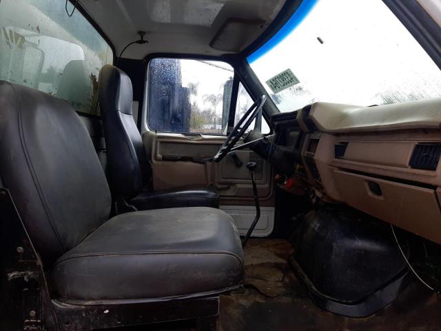 1FDNK74A3JVA41170 - 1988 FORD F700 F WHITE photo 5