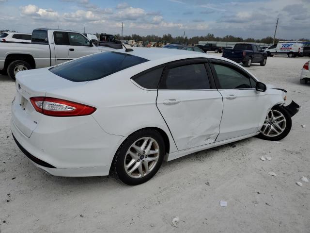 3FA6P0H76GR388701 - 2016 FORD FUSION SE WHITE photo 3