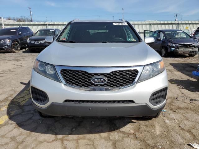 5XYKTDA29DG345941 - 2013 KIA SORENTO LX SILVER photo 5