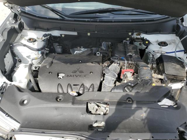 JA4AP3AU7KU009948 - 2019 MITSUBISHI OUTLANDER ES თეთრი ფოტო 12