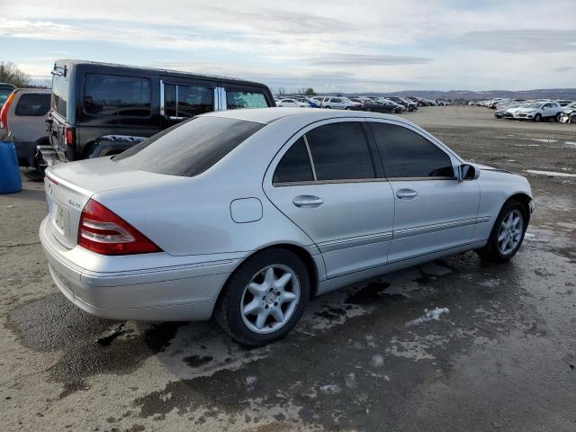 WDBRF84J74F515313 - 2004 MERCEDES-BENZ C 320 4MATIC SILVER photo 3