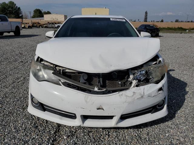 4T1BF1FK4EU808742 - 2014 TOYOTA CAMRY L WHITE photo 5