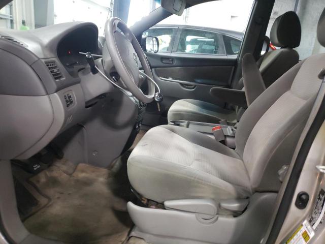 5TDJK4CC0AS029735 - 2010 TOYOTA SIENNA LE SILVER photo 7