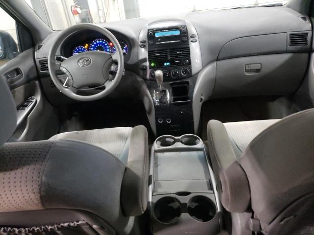 5TDJK4CC0AS029735 - 2010 TOYOTA SIENNA LE SILVER photo 8