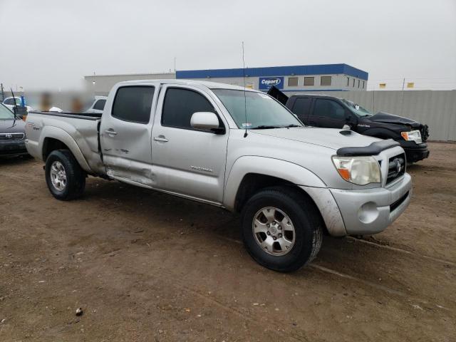 3TMMU4FN9AM019726 - 2010 TOYOTA TACOMA DOUBLE CAB LONG BED SILVER photo 4