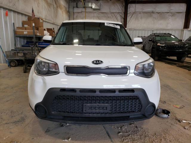 KNDJN2A28F7228071 - 2015 KIA SOUL WHITE photo 5