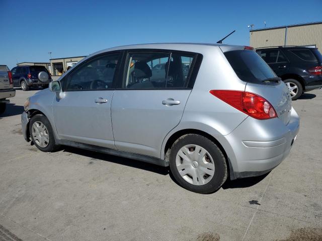 3N1BC1CP9CL369965 - 2012 NISSAN VERSA AU S SILVER photo 2