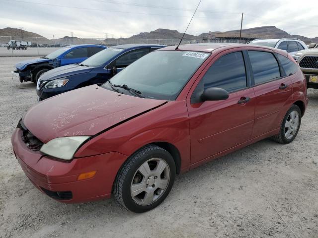 3FAFP37N85R109568 - 2005 FORD FOCUS ZX5 RED photo 1