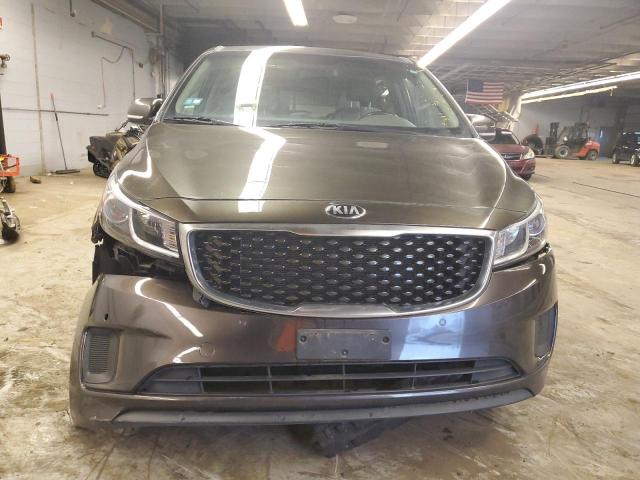 KNDMB5C16J6379162 - 2018 KIA SEDONA LX BROWN photo 5