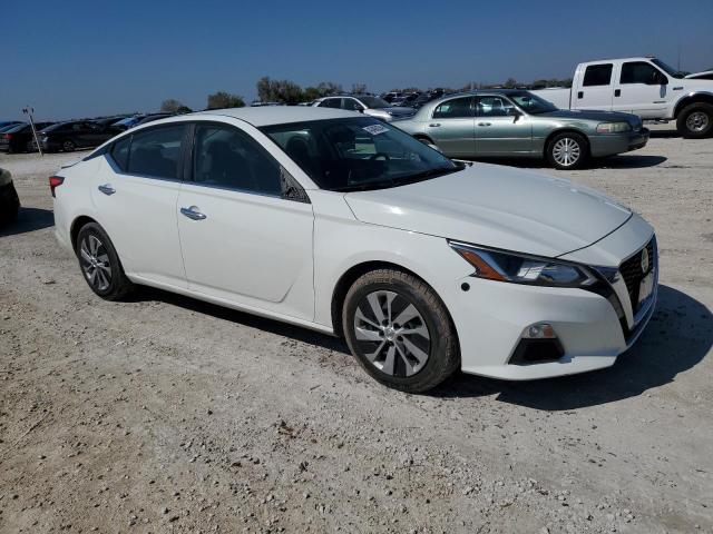 1N4BL4BV1LC211524 - 2020 NISSAN ALTIMA S WHITE photo 4