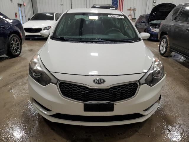 KNAFK4A68G5455834 - 2016 KIA FORTE LX WHITE photo 5