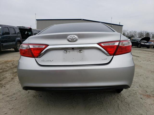 4T1BF1FKXGU134678 - 2016 TOYOTA CAMRY LE SILVER photo 6