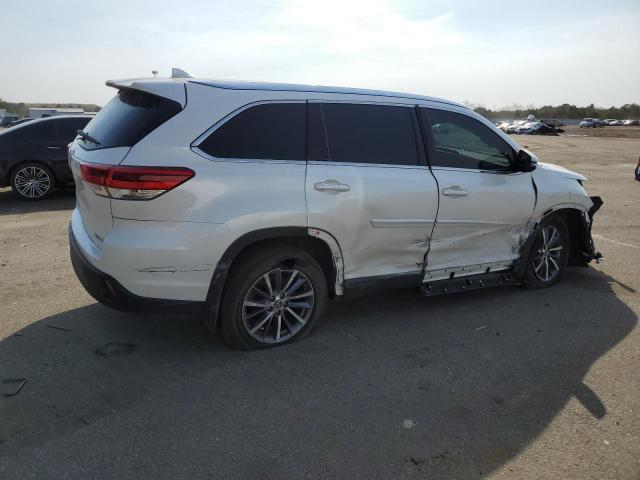 5TDJZRFH9KS588038 - 2019 TOYOTA HIGHLANDER SE WHITE photo 3