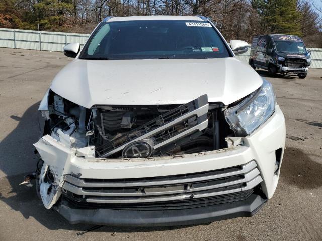 5TDJZRFH9KS588038 - 2019 TOYOTA HIGHLANDER SE WHITE photo 5