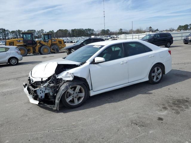 4T1BF1FK3CU171498 - 2012 TOYOTA CAMRY BASE WHITE photo 1