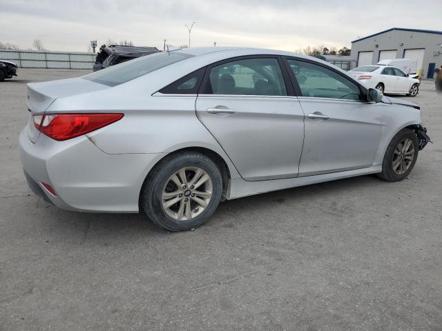 5NPEB4AC0EH925694 - 2014 HYUNDAI SONATA GLS SILVER photo 3