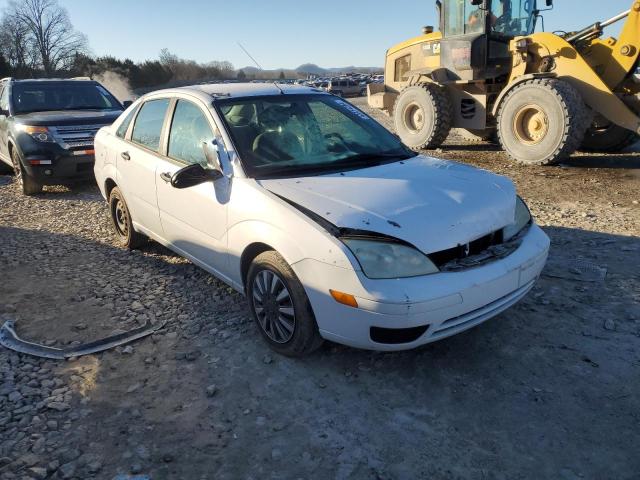 1FAFP34N05W241936 - 2005 FORD FOCUS ZX4 WHITE photo 4