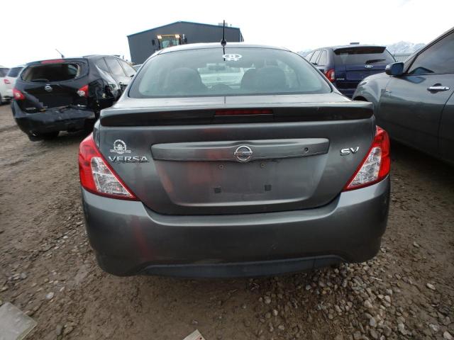 3N1CN7APXGL908068 - 2016 NISSAN VERSA S GRAY photo 6