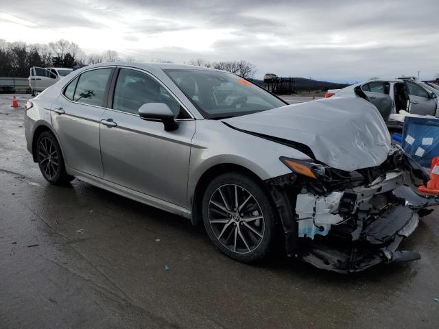 4T1G11AK2PU790935 - 2023 TOYOTA CAMRY SE NIGHT SHADE SILVER photo 4