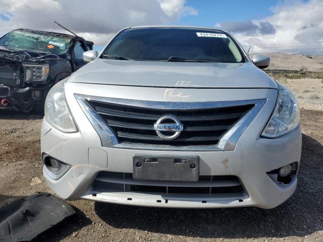 3N1CN7AP7HL808544 - 2017 NISSAN VERSA S SILVER photo 5