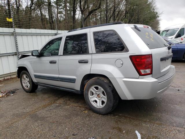 1J4GS48K75C717811 - 2005 JEEP GRAND CHER LAREDO SILVER photo 2