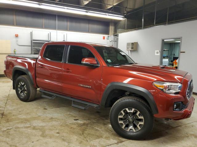 5TFCZ5AN9JX154385 - 2018 TOYOTA TACOMA DOUBLE CAB 栗色 照片 4