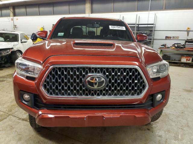5TFCZ5AN9JX154385 - 2018 TOYOTA TACOMA DOUBLE CAB 栗色 照片 5