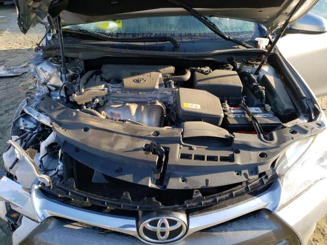 4T1BF1FK4HU382135 - 2017 TOYOTA CAMRY LE SILVER photo 11