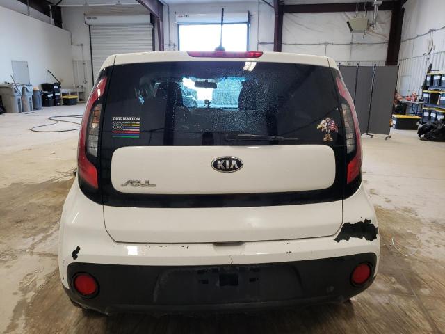 KNDJN2A24J7547430 - 2018 KIA SOUL WHITE photo 6