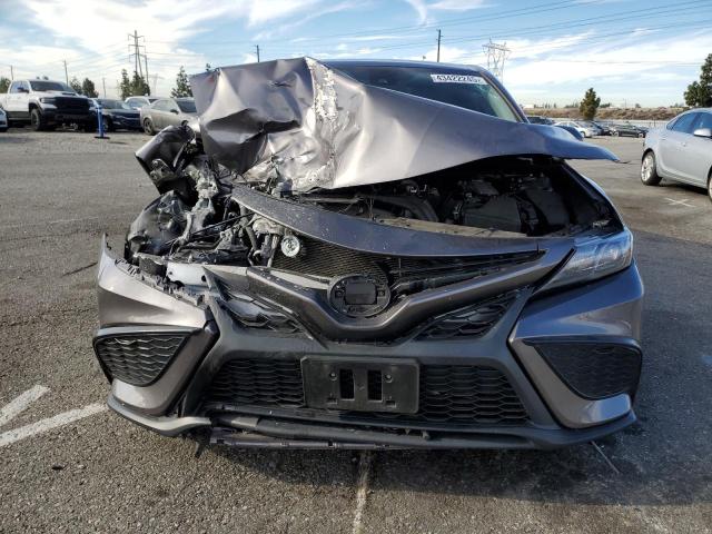 4T1G11AK7RU238690 - 2024 TOYOTA CAMRY SE NIGHT SHADE CHARCOAL photo 5