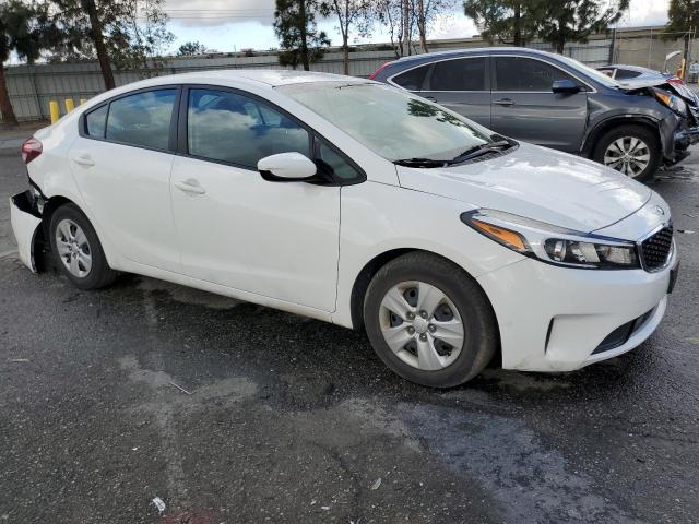 3KPFK4A70JE242013 - 2018 KIA FORTE LX WHITE photo 4