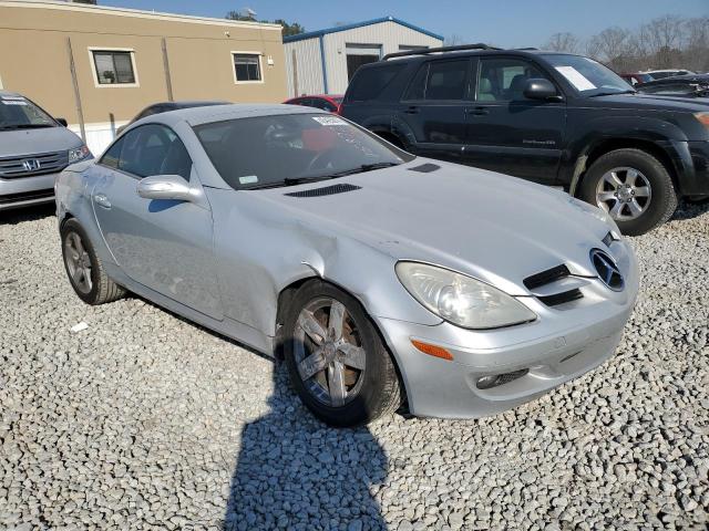 WDBWK54F18F158726 - 2008 MERCEDES-BENZ SLK 280 SILVER photo 4