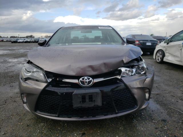 4T1BF1FK9HU450073 - 2017 TOYOTA CAMRY LE GRAY photo 5