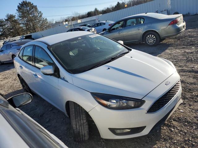 1FADP3F20GL214296 - 2016 FORD FOCUS SE WHITE photo 4