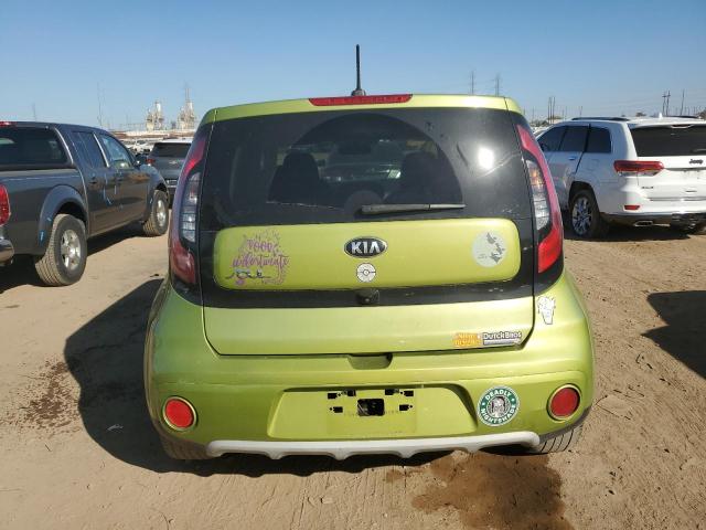 KNDJP3A5XK7912687 - 2019 KIA SOUL + GREEN photo 6