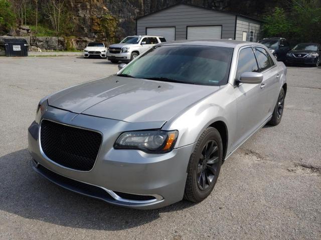 2C3CCAAG7FH929956 - 2015 CHRYSLER 300 LIMITED SILVER photo 2