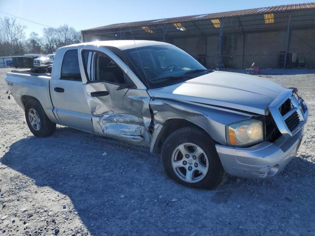 1D7HW48P07S253737 - 2007 DODGE DAKOTA QUAD SLT SILVER photo 4