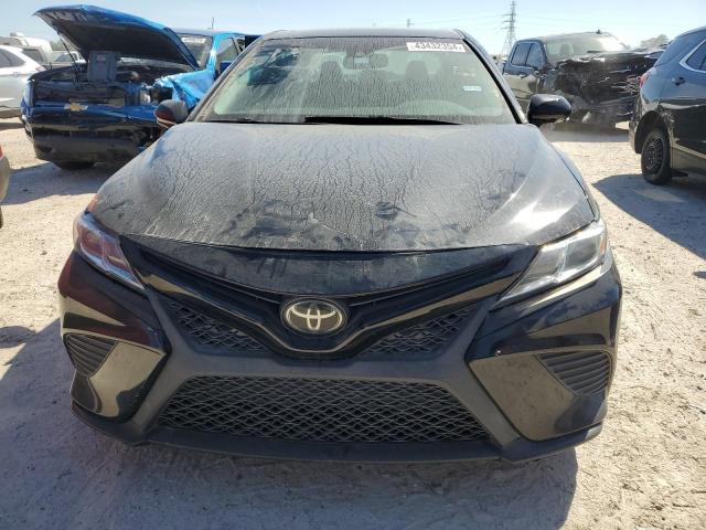 4T1B11HK5JU015116 - 2018 TOYOTA CAMRY L BLACK photo 5