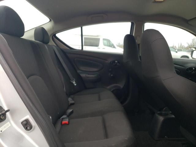 3N1CN7AP2GL856645 - 2016 NISSAN VERSA S SILVER photo 10