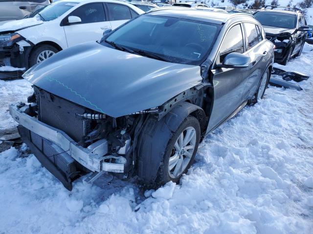 SJKCH5CP6JA057131 - 2018 INFINITI QX30 BASE GRAY photo 1