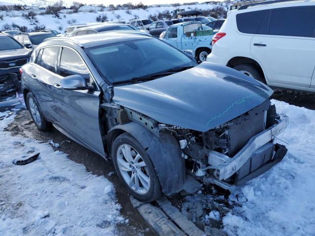 SJKCH5CP6JA057131 - 2018 INFINITI QX30 BASE GRAY photo 4