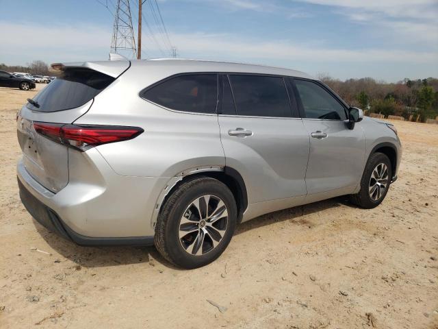 5TDGZRAH0LS503719 - 2020 TOYOTA HIGHLANDER XLE SILVER photo 3