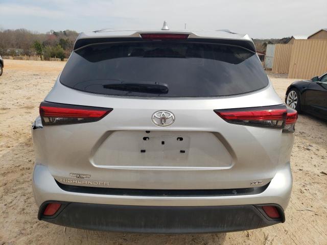 5TDGZRAH0LS503719 - 2020 TOYOTA HIGHLANDER XLE SILVER photo 6