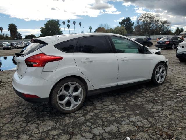 1FADP3K20JL205501 - 2018 FORD FOCUS SE WHITE photo 3