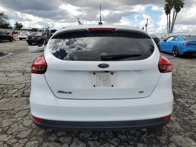 1FADP3K20JL205501 - 2018 FORD FOCUS SE WHITE photo 6